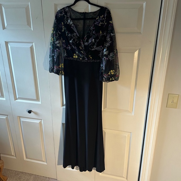 Mac Duggal Embroidered Mesh Puff Long Sleeve Column Gown - Size 4 - Picture 8 of 9